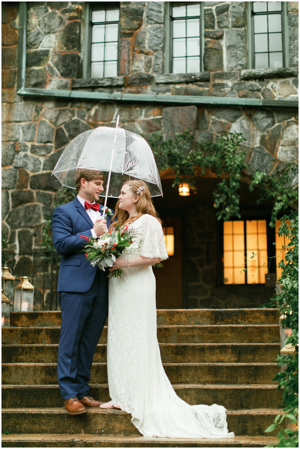 Rain & umbrella North Carolina wedding - Holly Michon Photography