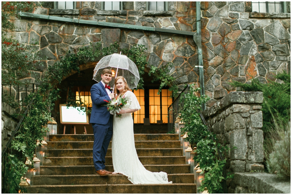 Rain & umbrella North Carolina wedding at Homewood historic venue - Holly Michon Photography 