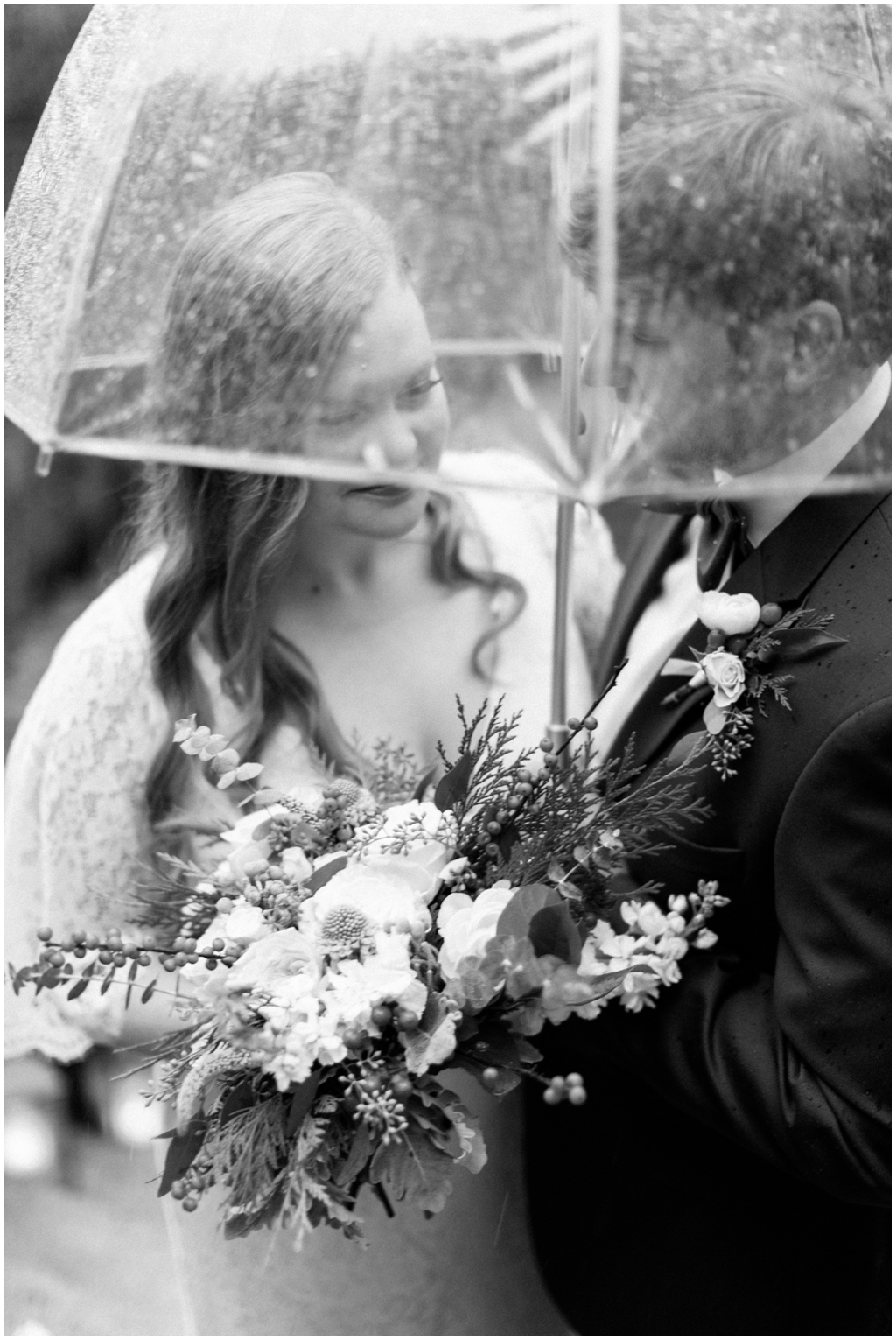 Rain & umbrella North Carolina wedding - Holly Michon Photography
