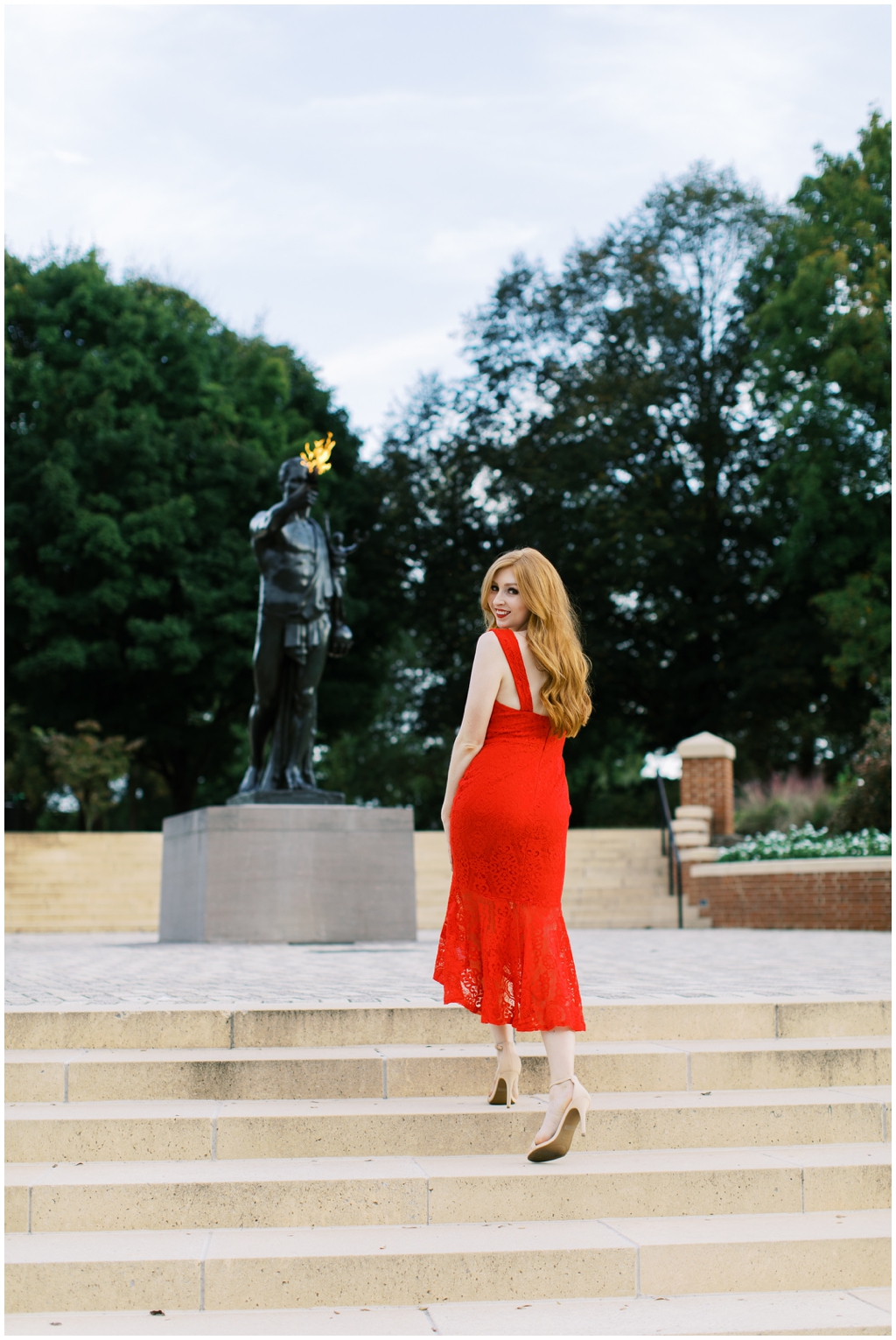 Glamorous senior graduate portraits on the campus of University of Tennessee. Photos by Holly Michon Photography.