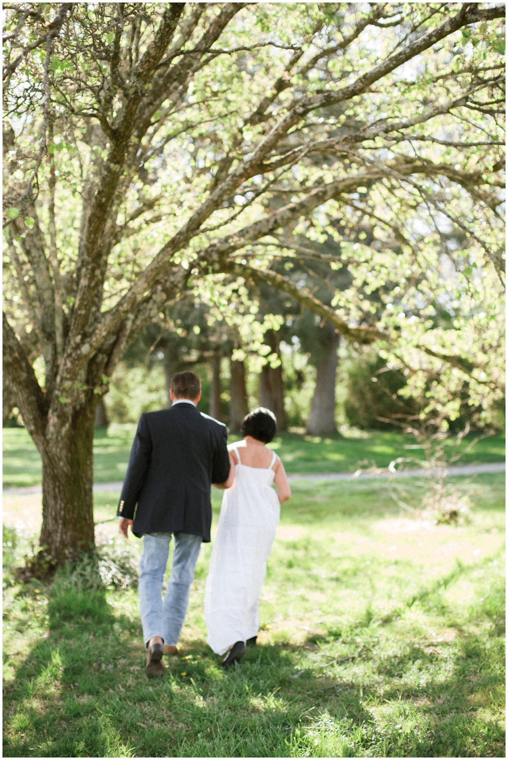 Spring time engagement session at the Knoxville Botanical Gardens. Photo by Holly Michon Photography