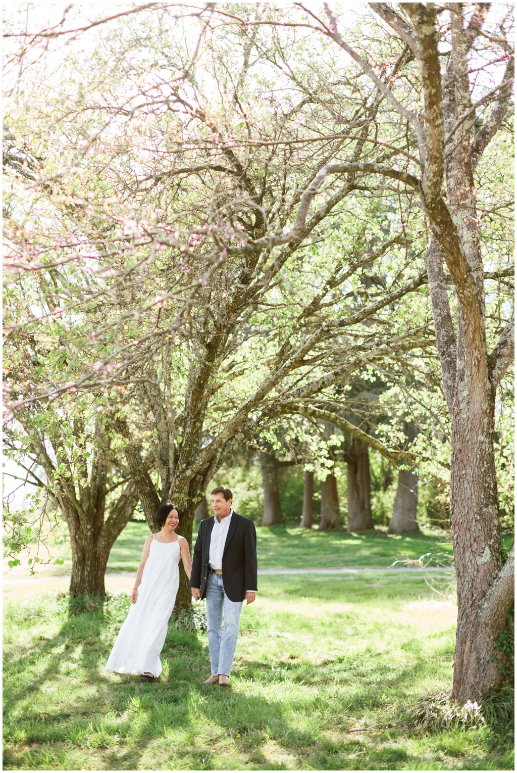 Spring time engagement session at the Knoxville Botanical Gardens. Photo by Holly Michon Photography