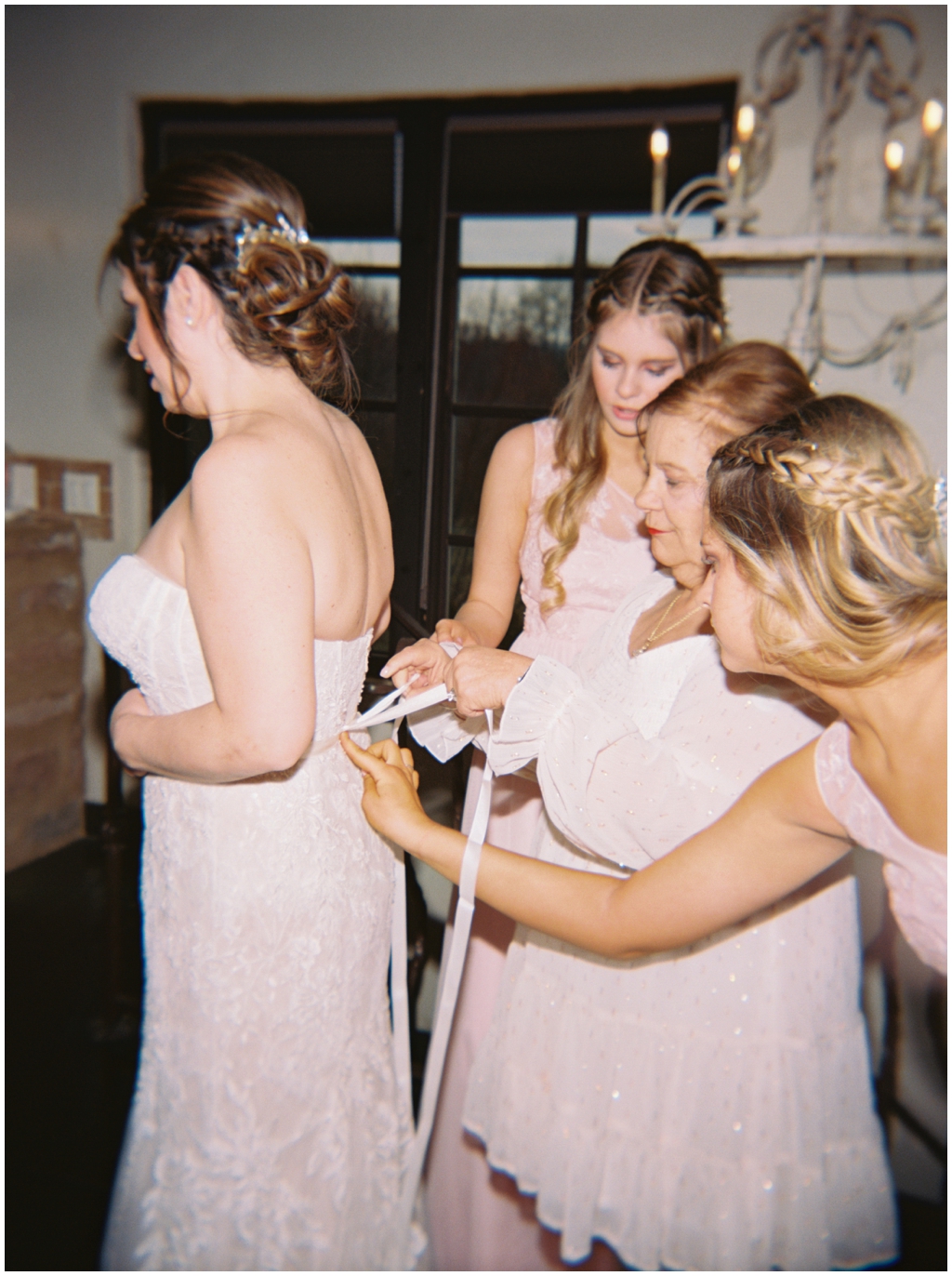 Bridal party & bride getting ready in the bridal suite at Chateau Selah. Image by Holly Michon Photography.
