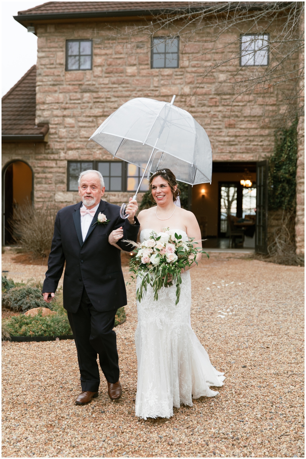 Rainy winter wedding at Chateau Selah. Image by Holly Michon Photography.