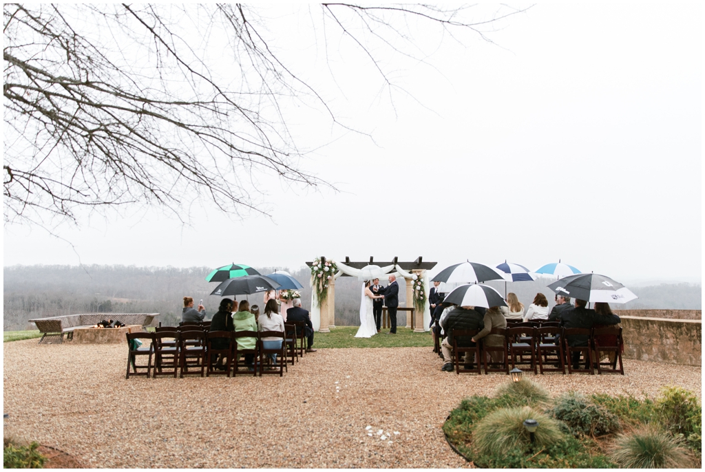 Rainy winter wedding at Chateau Selah. Image by Holly Michon Photography.