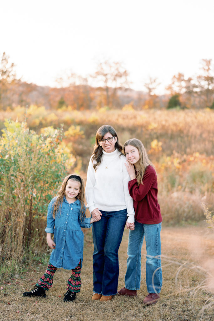 Knoxville lifestyle family session at Melton Hill Park. Mom and her daughters 