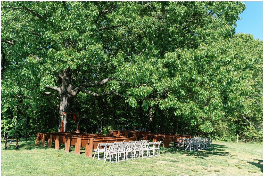 Image of empty venue in colorful spring Knoxville wedding.