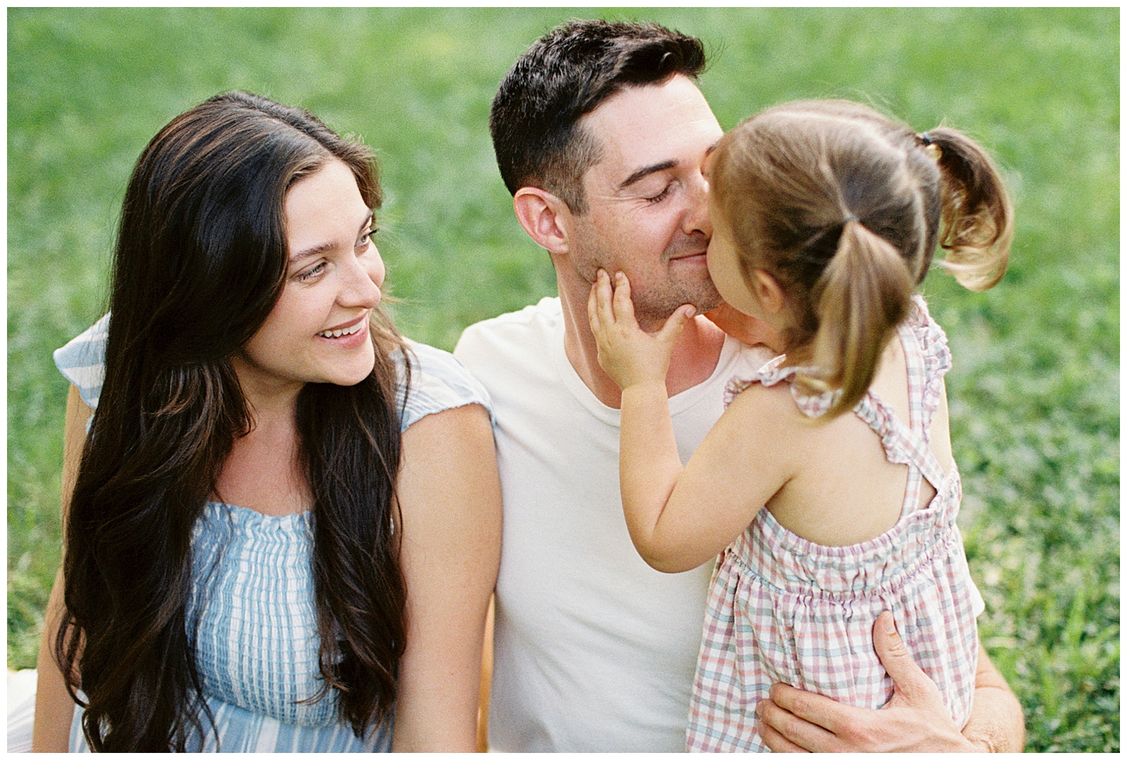 Dad and daughter share sweet moment together during heartfelt knoxville maternity session