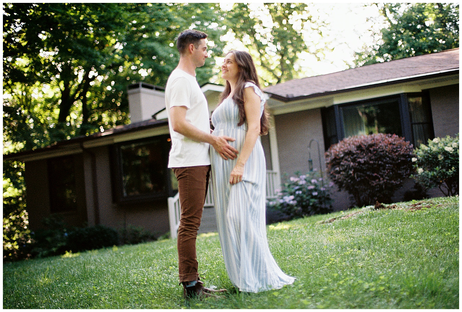 Mom and Dad look lovingly at each other during knoxville maternity session