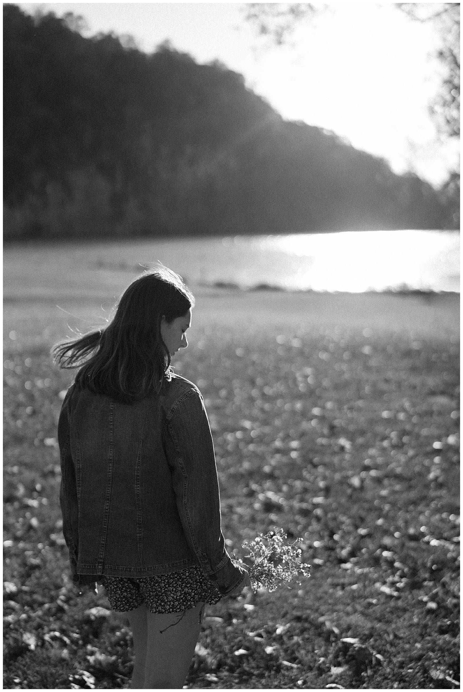 Black and white image of a Knoxville senior session just before dusk.