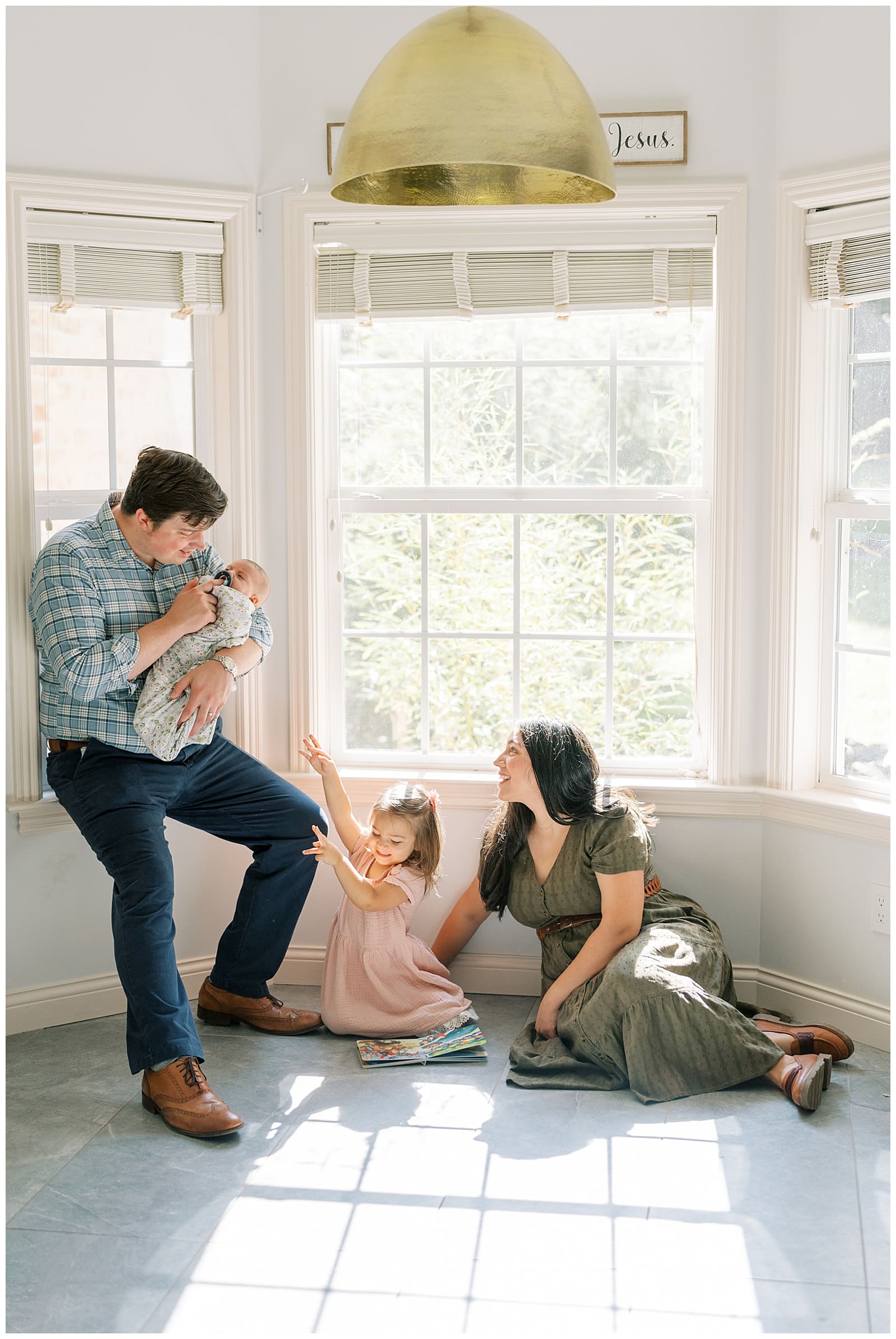 A stunning, relaxed, and joyful in home newborn session with Knoxville photographer Holly Michon Photography.