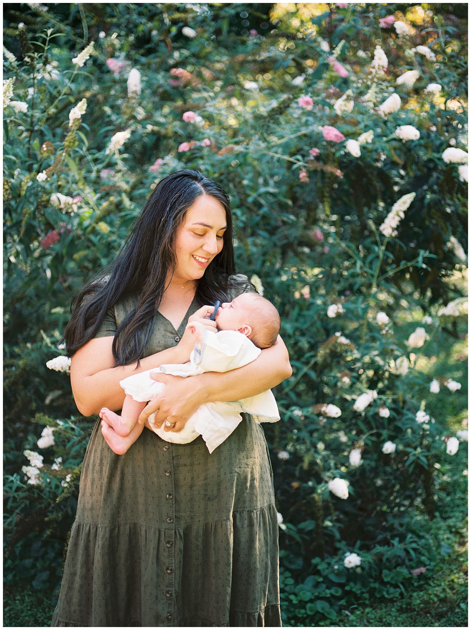 Backyard flower picking and cuddling at this Knoxville area newborn lifestyle session. 