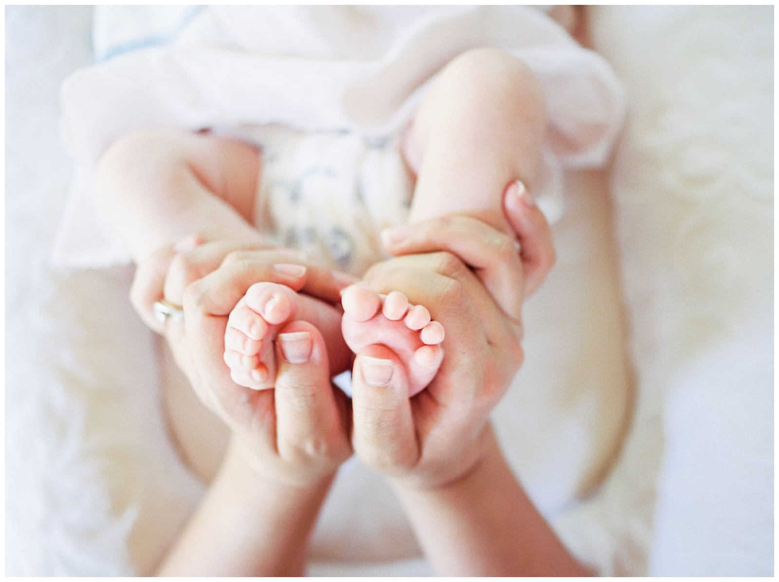 Simple and beautiful in home newborn session in Knoxville area featuring cute baby toes. 